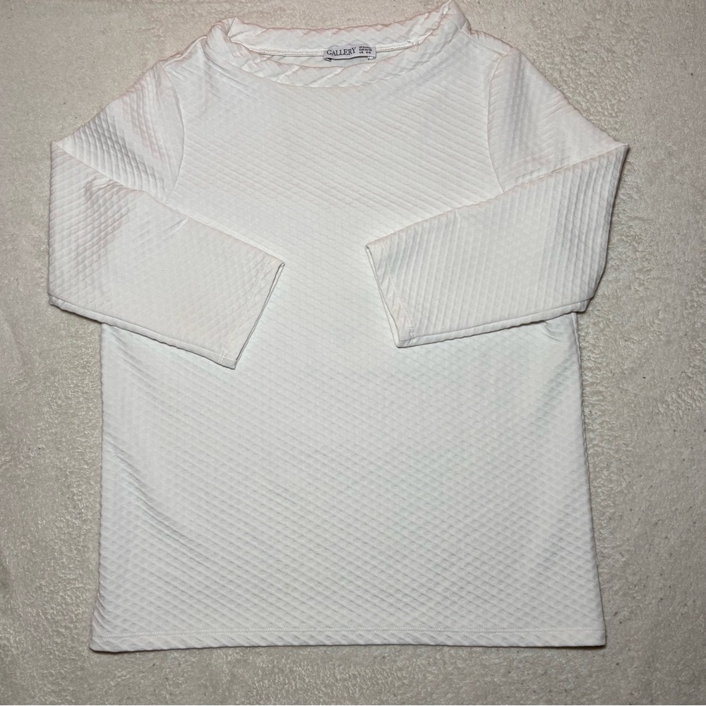Gallery womens  waffle textured Long Sleeve  ivory  Top Size 6/8 US